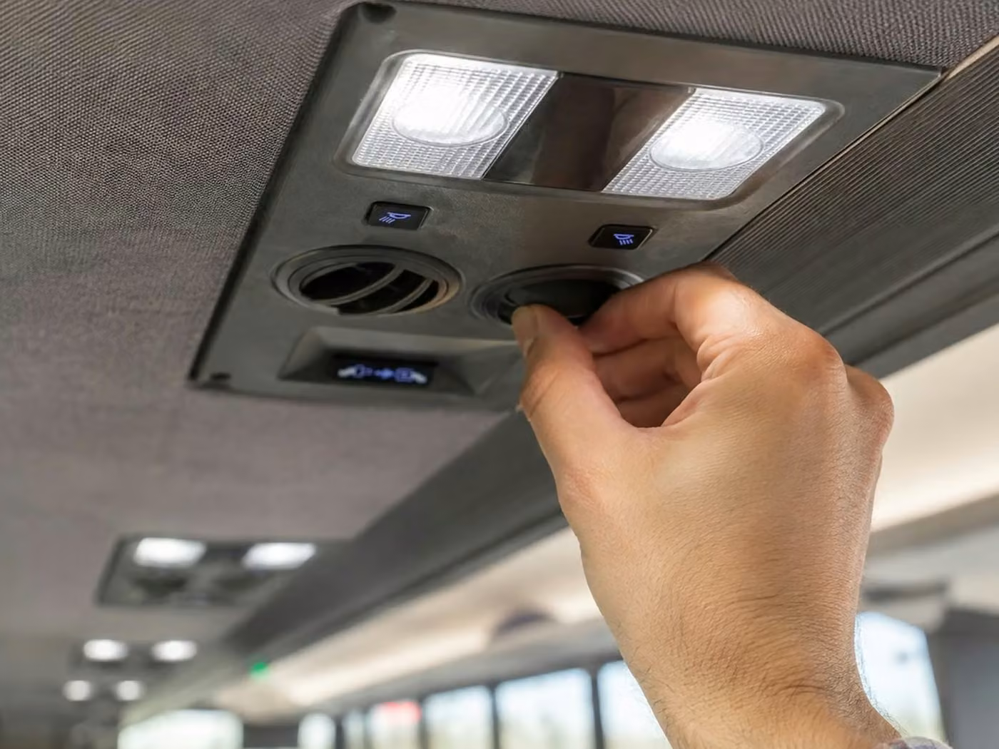naugatuck 15 passenger minibus air conditioning