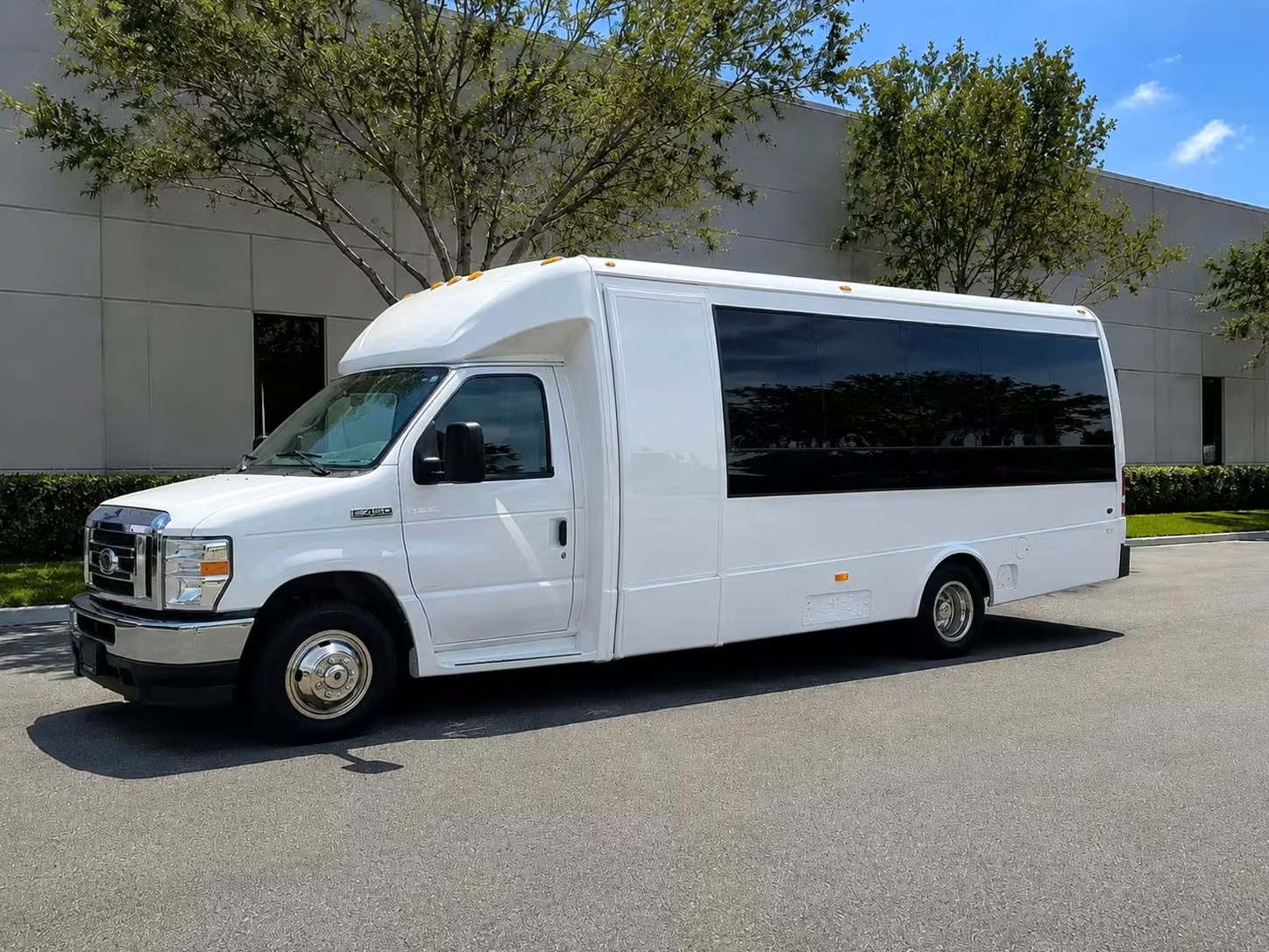 naugatuck 15 passenger minibus rental