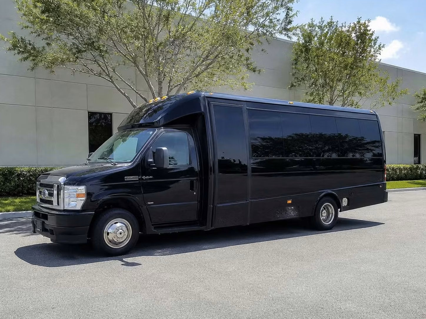naugatuck 18 passenger minibus rental