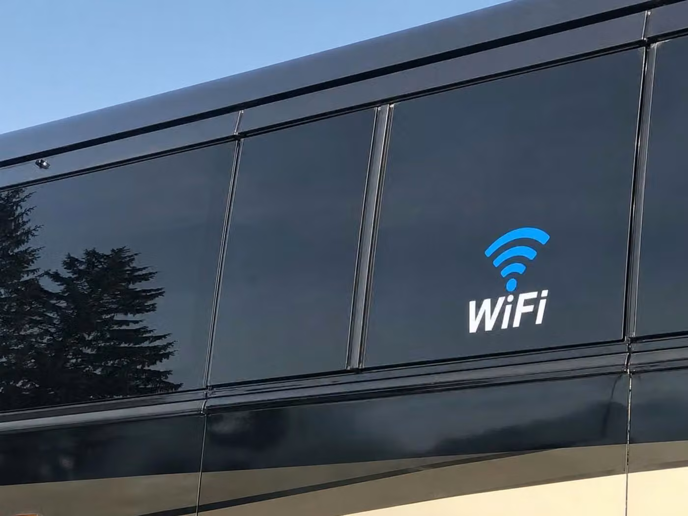 naugatuck 18 passenger minibus wifi