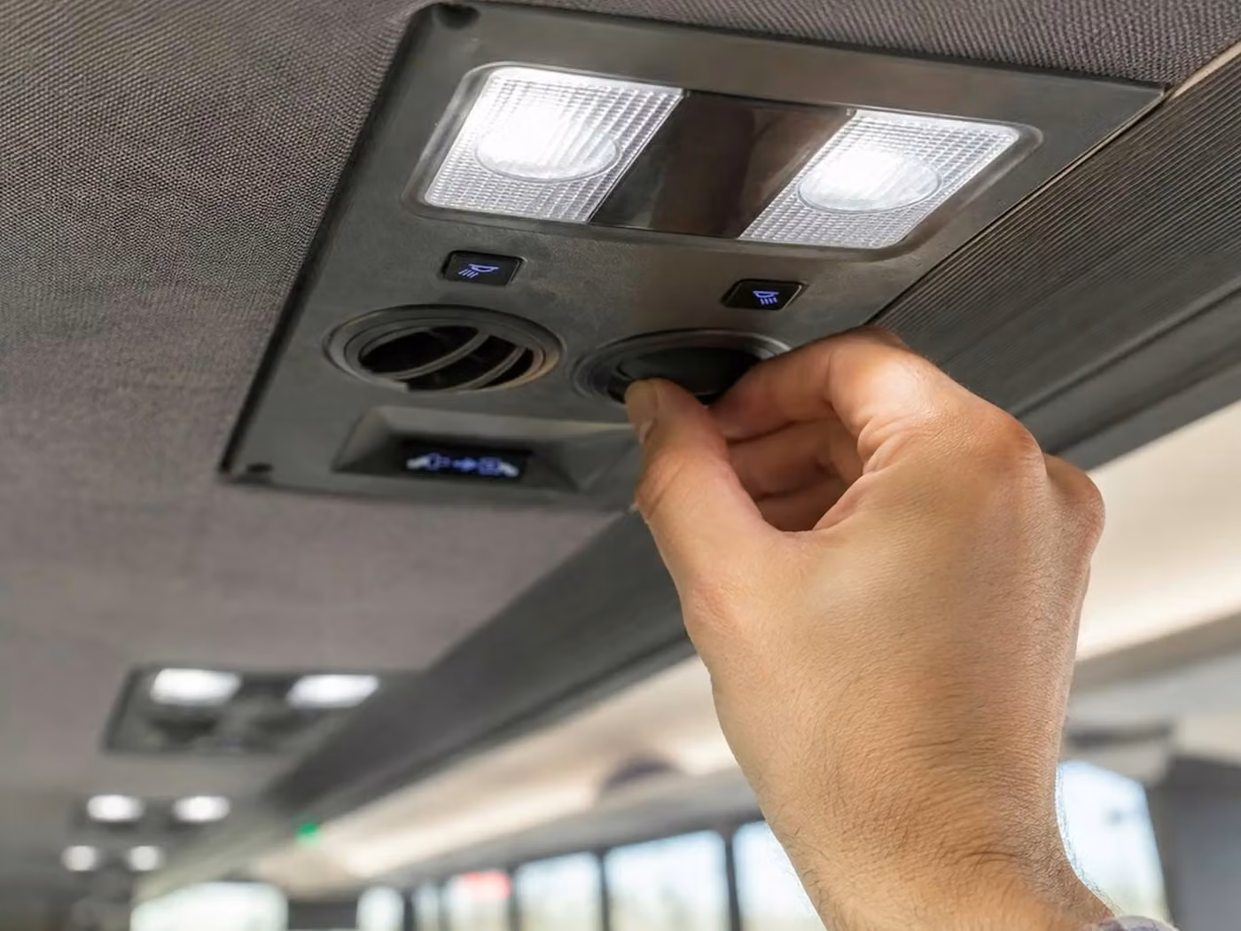 naugatuck 20 passenger minibus air conditioning