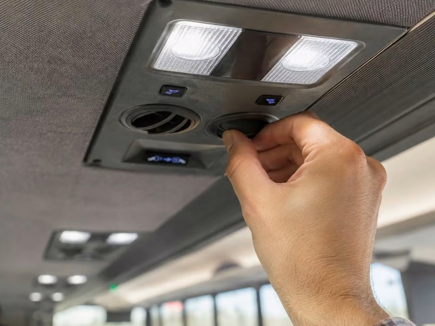 naugatuck 56 passenger charter bus air conditioning
